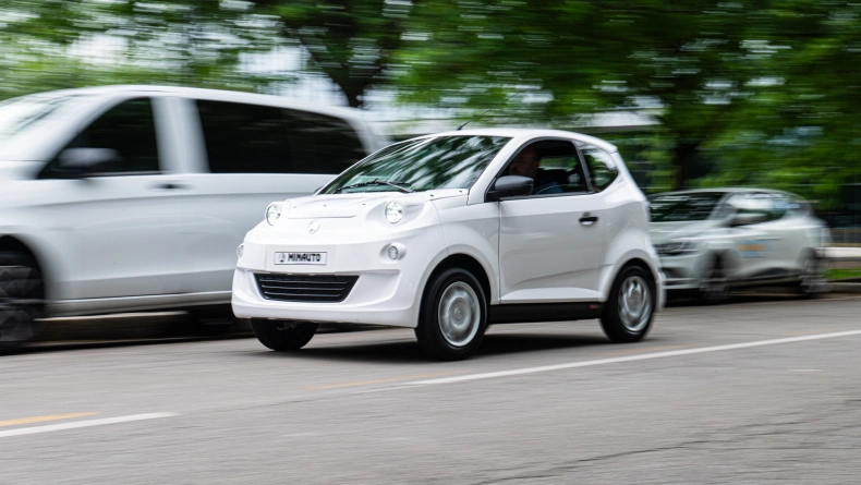 Automobiliai, kuriems vairuoti nereikia vairuotojo pažymėjimo, AIXAM Minauto 1.jpg