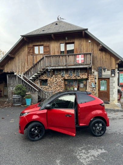 Automobiliai, kuriems vairuoti nereikia vairuotojo pažymėjimo, AIXAM e Coupé 4.jpeg