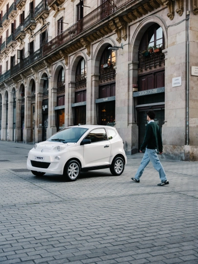 Automobiliai, kuriems vairuoti nereikia vairuotojo pažymėjimo, AIXAM e Minauto 1.jpg